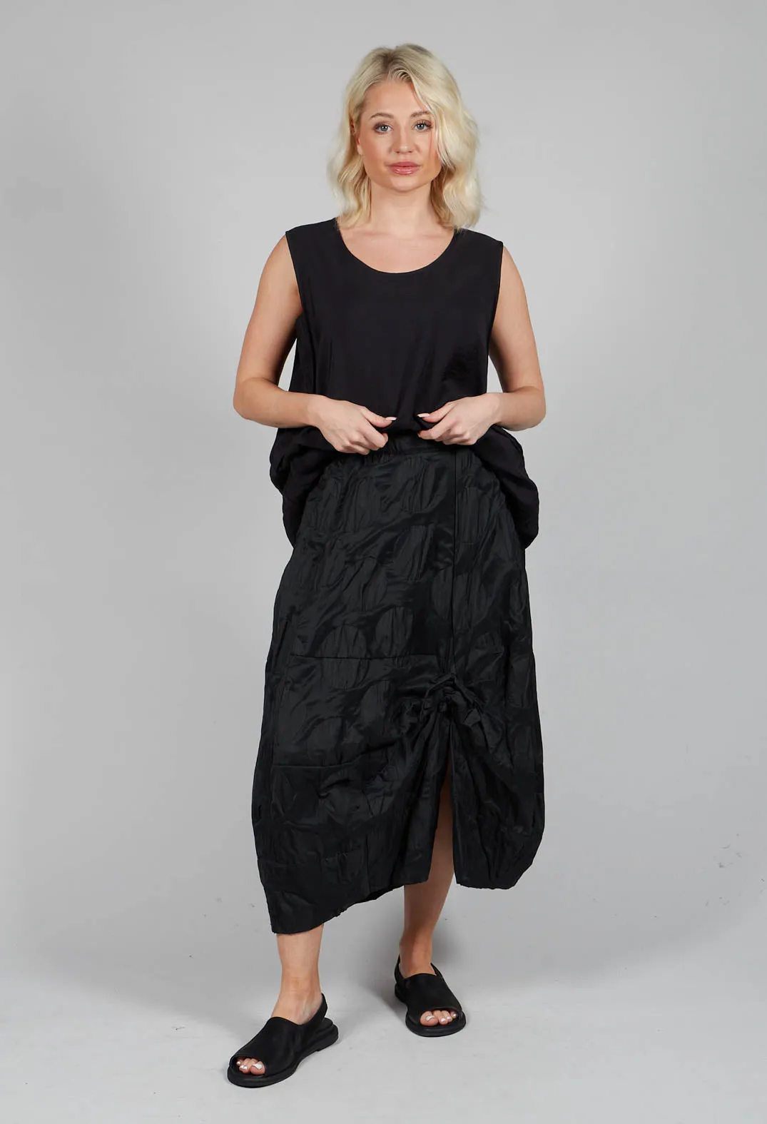 Circle Texture Skirt in Black