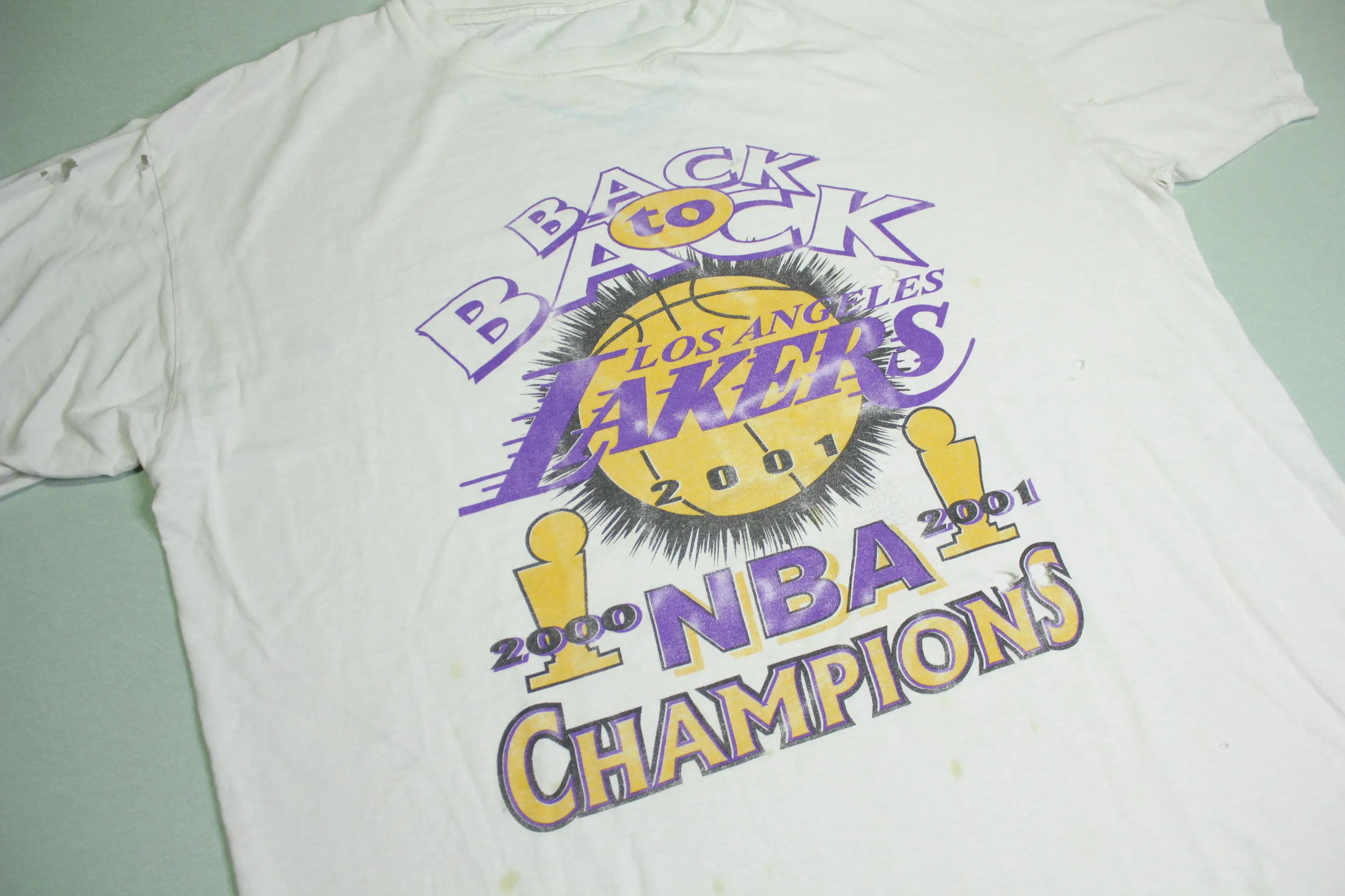 Los Angeles LA Lakers Back To Back Vintage 2000-2001-2002 NBA Champions Kobe Shaq T-Shirt