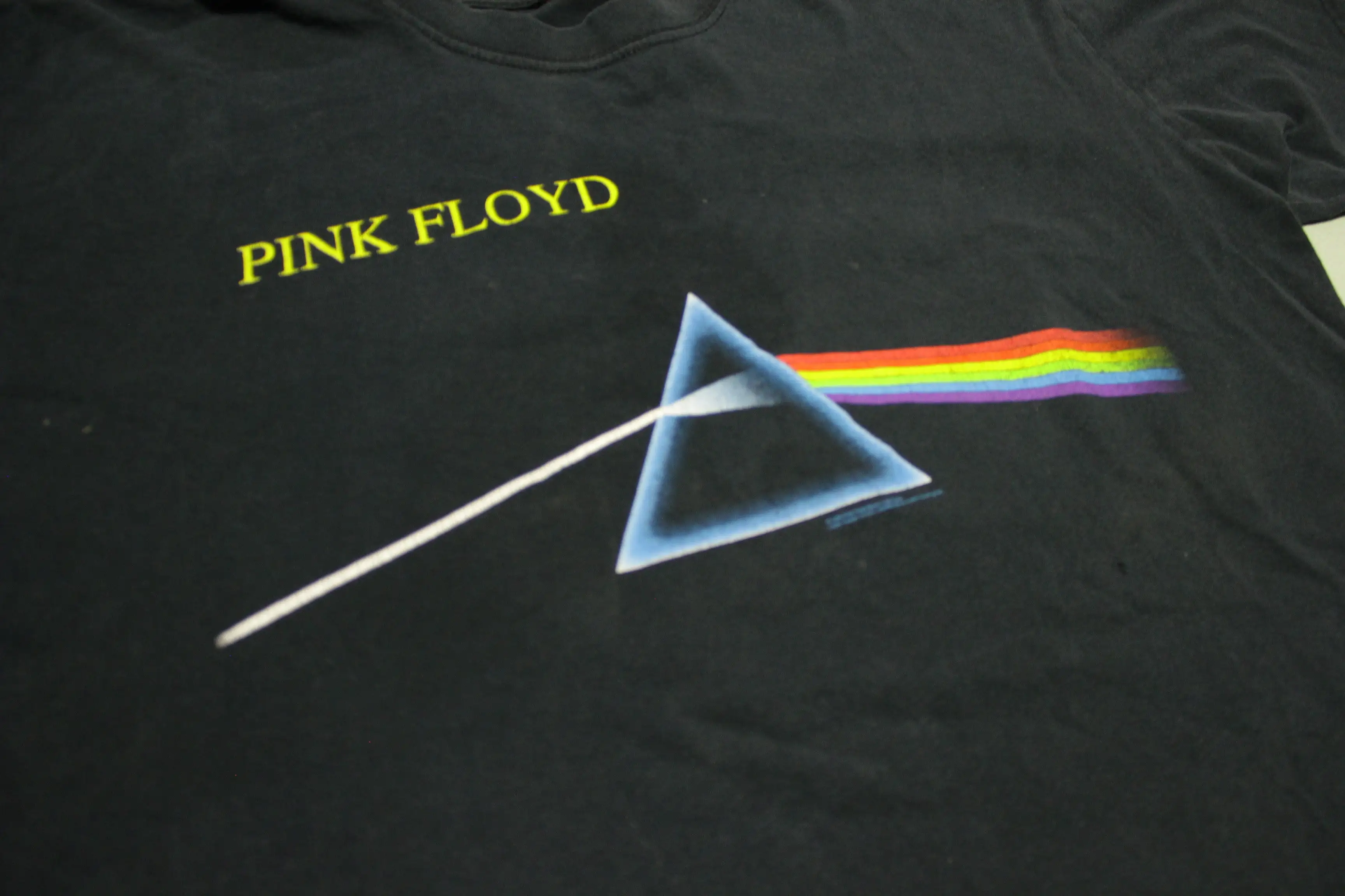 Pink Floyd 1996 Vintage 90's Dark Side of The Moon Concert Rock T-Shirt Distressed