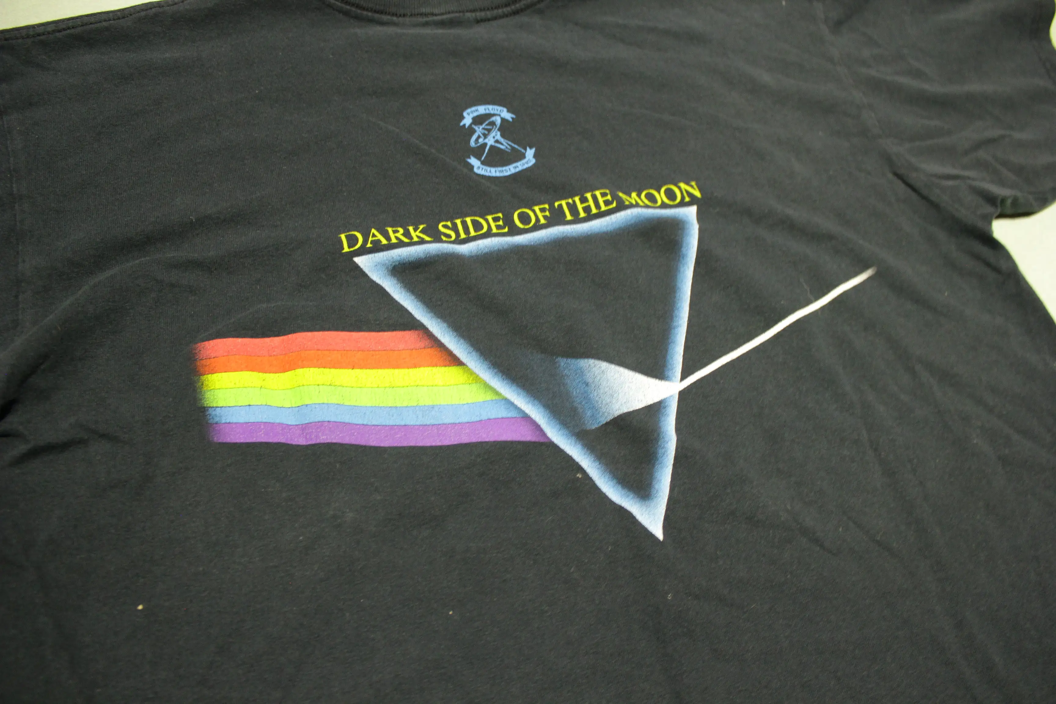 Pink Floyd 1996 Vintage 90's Dark Side of The Moon Concert Rock T-Shirt Distressed