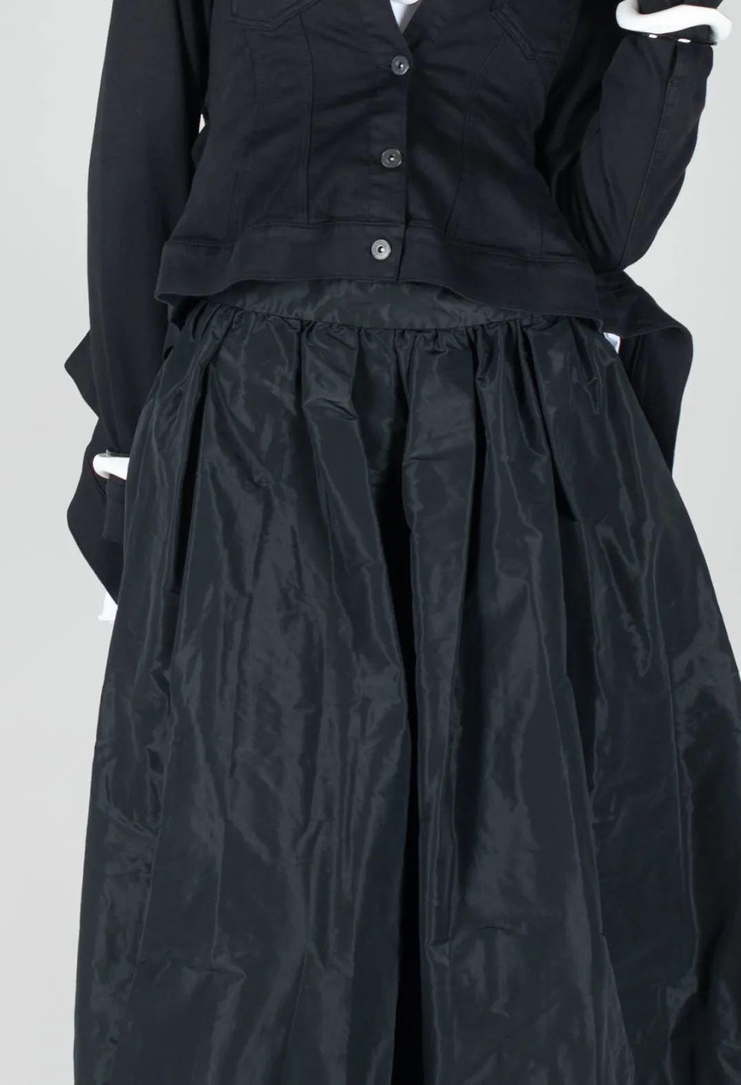 Pleated Skirt in Black