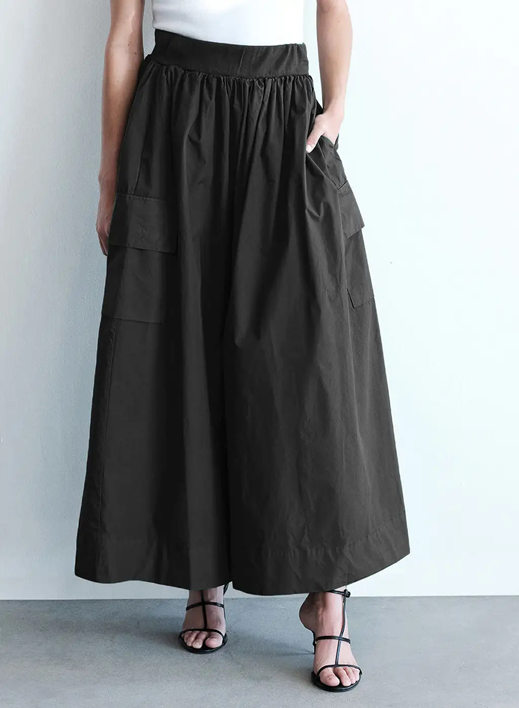 Structured Poplin Cargo Skirt in Black